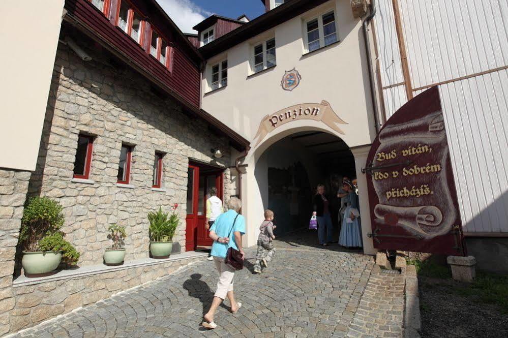 Hradni Basta Hotel Becov nad Teplou Exterior photo